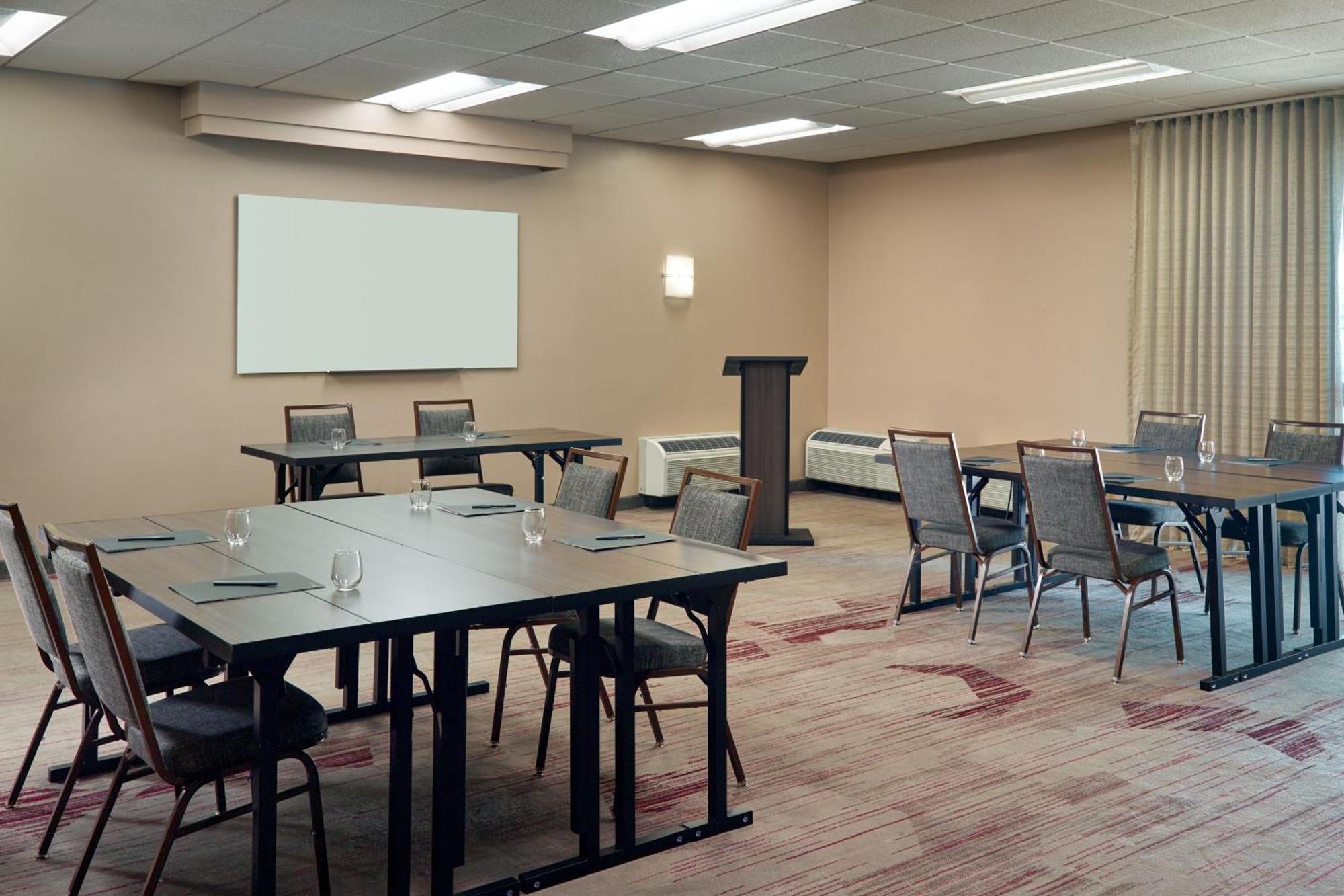 מלון Courtyard By Marriott Atlanta Executive Park/Emory מראה חיצוני תמונה