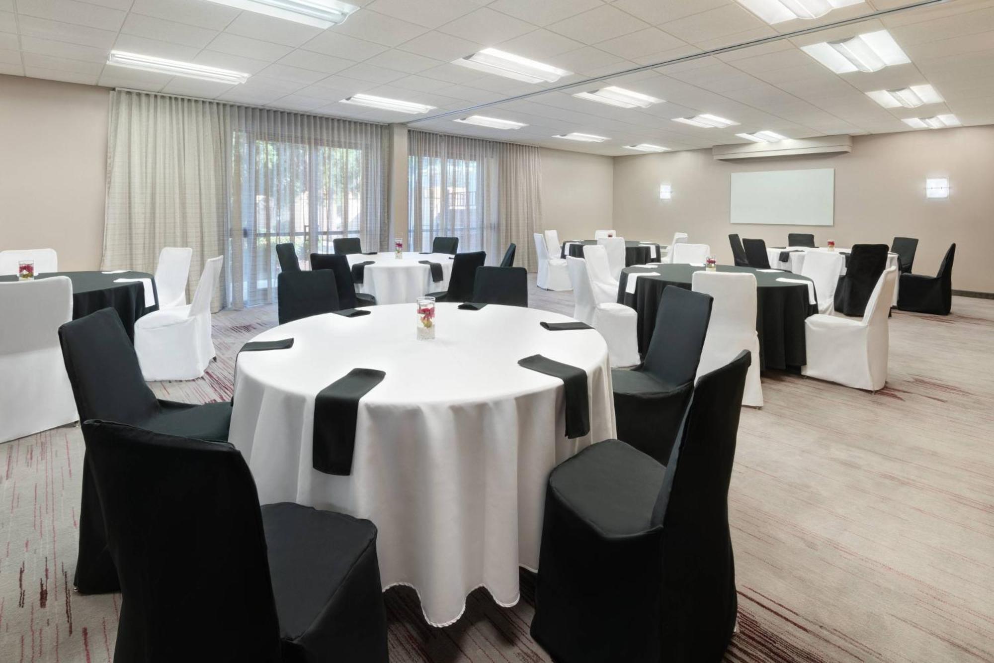 מלון Courtyard By Marriott Atlanta Executive Park/Emory מראה חיצוני תמונה